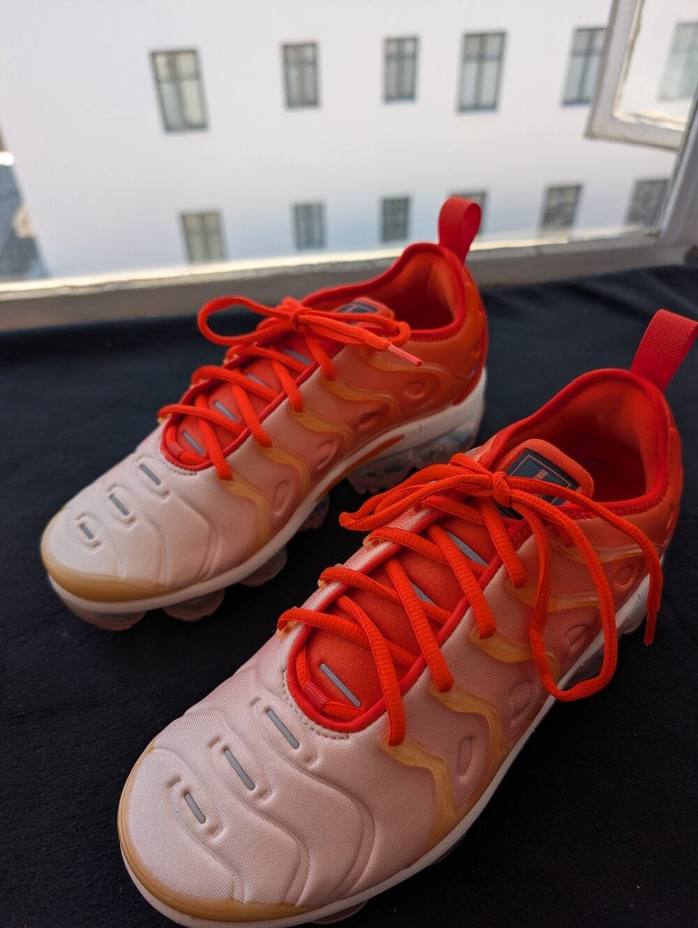 Nike Air Vapormax Plus Women's Size 9 Guava Ice Rush Orange DQ8588-800